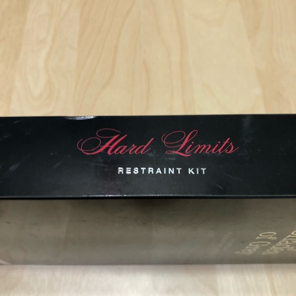 Fifty Shades of Grey Official Pleasure Collection. - Picture 3 of 5